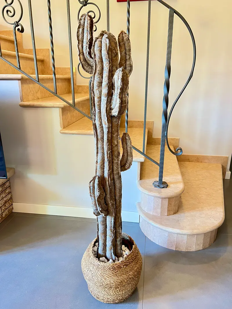 Big cactus in cotone grigio con motivi argento/bronzo/beige - altezza 124 cm - in pronta consegna - SPEDIZIONE GRATUITA