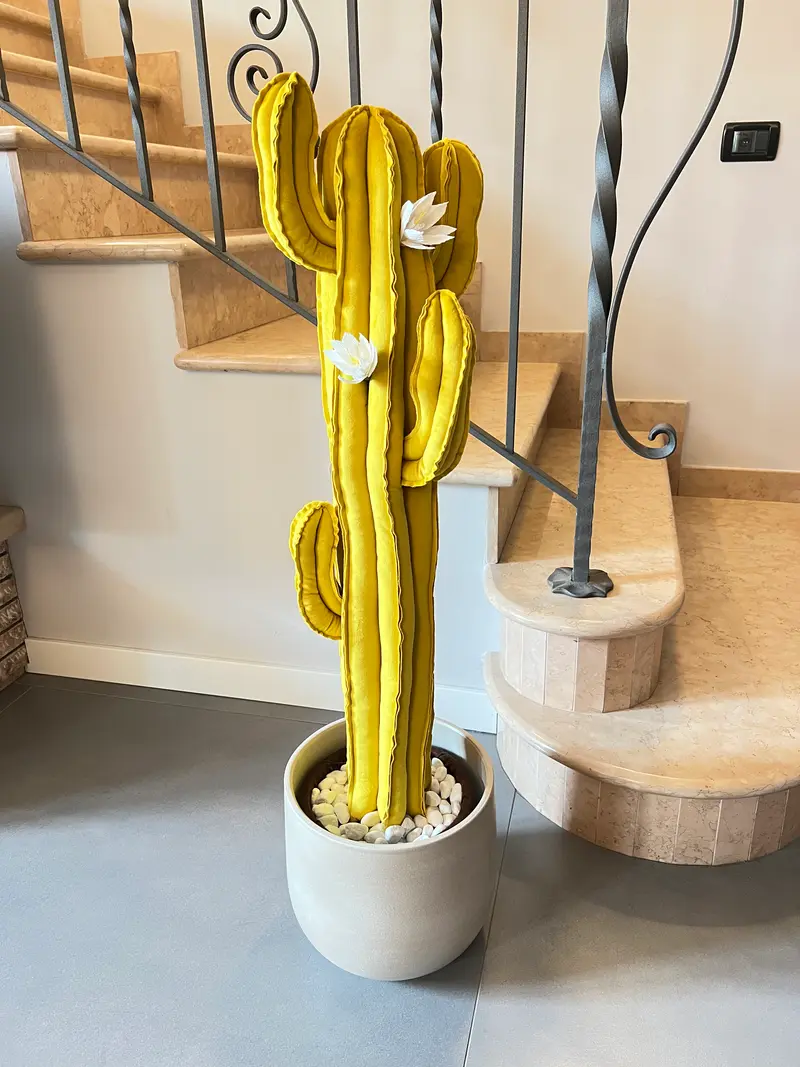 Big cactus in velluto giallo uovo -  altezza 100 cm - DISPONIBILE SU ORDINAZIONE- TEMPO DI CONSEGNA