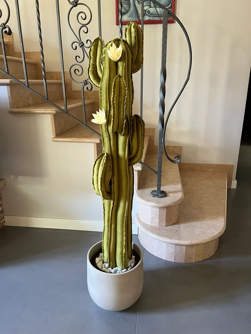 Big cactus in velluto verde lucente - altezza 122 cm circa - completo di fiori (staccabili), DISPONIBILE SU ORDINAZIONE- TEMPO DI CONSEGNA