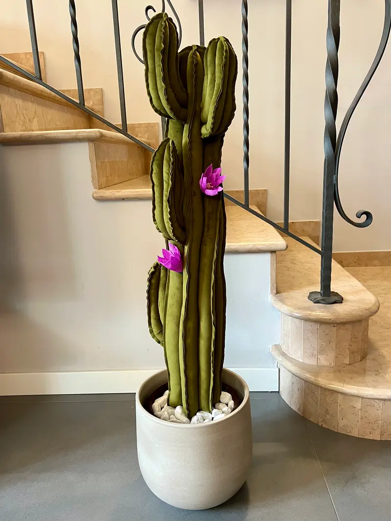Big cactus in velluto verde scuro brillante - altezza circa 104 cm - completo di fiori (staccabili) - in pronta consegna - SPEDIZIONE GRATUITA