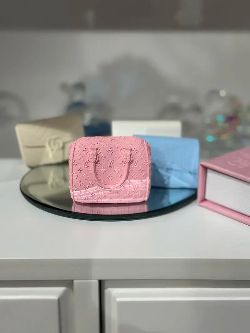 Bomboniera borsa piccola in gesso Louis Vuitton rosa | Rohome