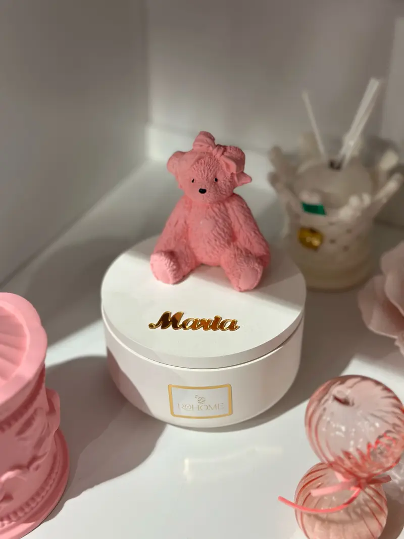 Bomboniera candela profumata con orsetto rosa e scritta | rohome