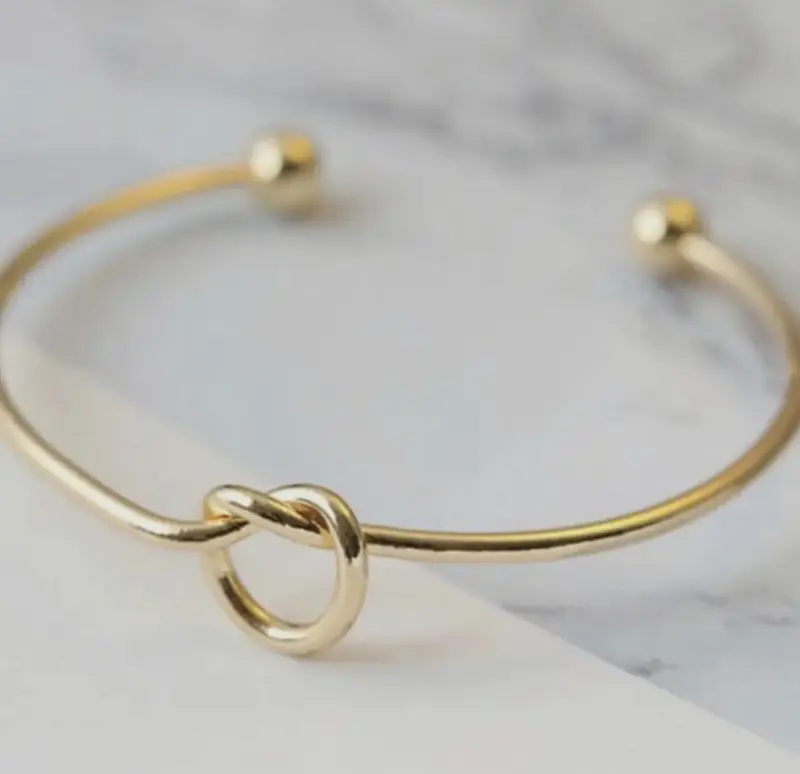 Bracciale rigido con nodo