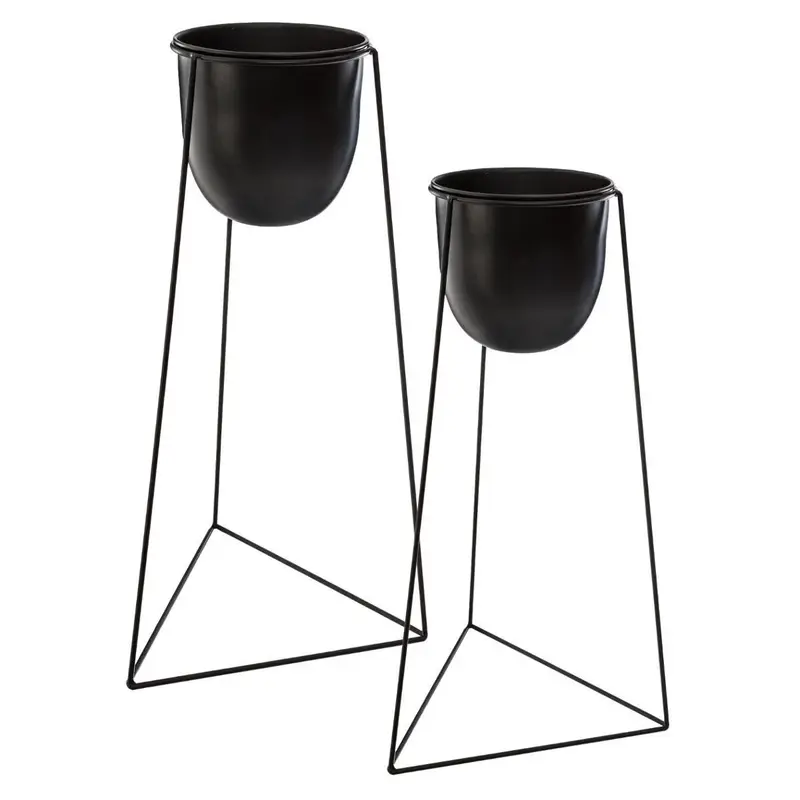 cache pot in metallo nero con base | Rohome