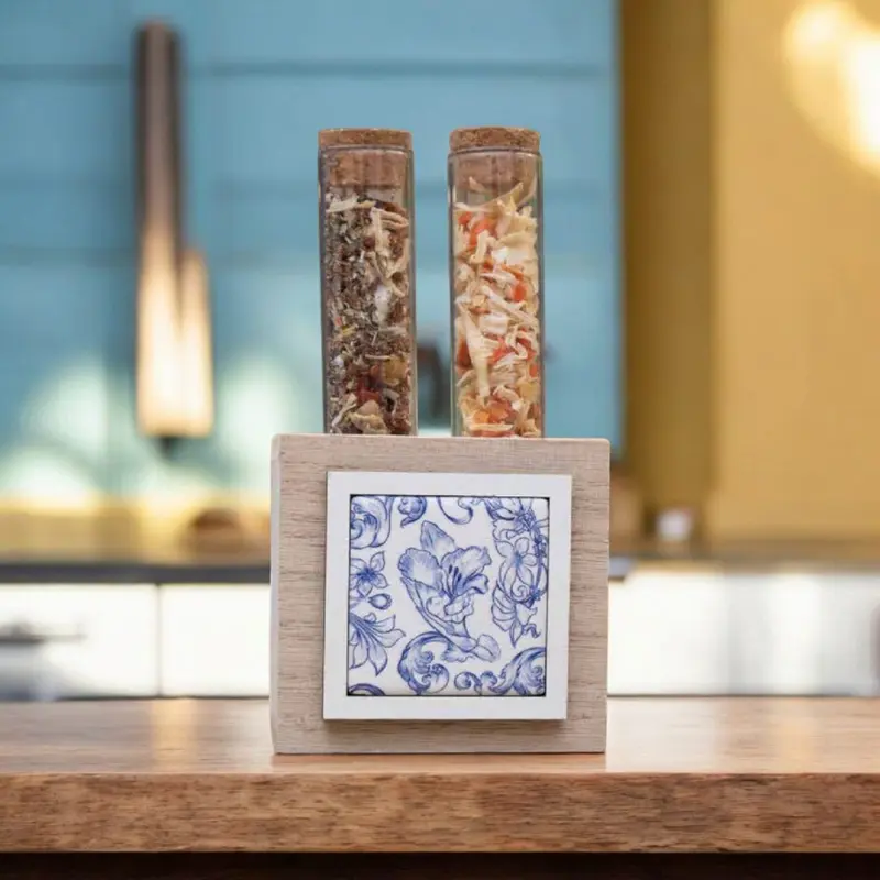 Cuorematto Portaspezie in Legno con Decoro Maiolica - D9044