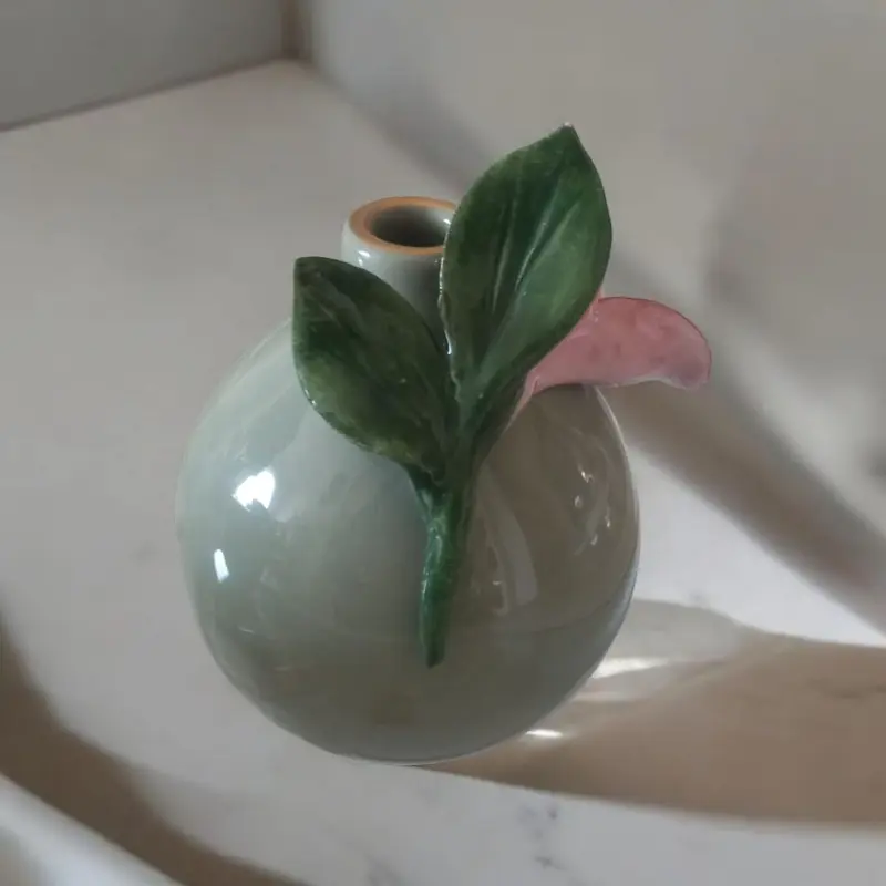 Dea Capodimonte Vaso Verde Salvia con Calla Ceramica H 16 cm
