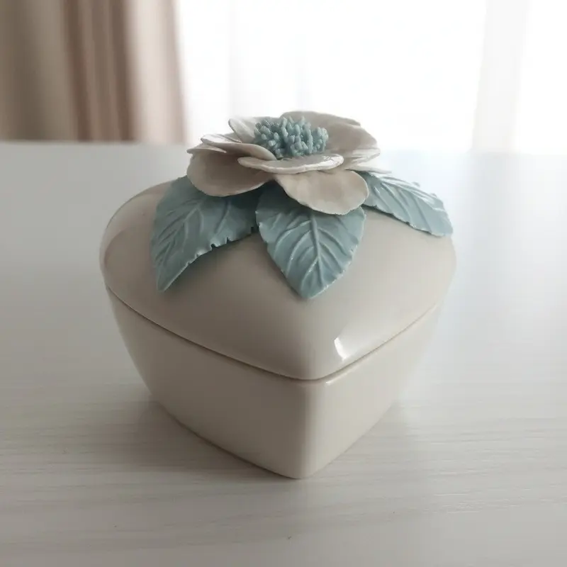 F.lli Majello Scatola Cuore Porcellana Capodimonte 8x11 cm Polvere