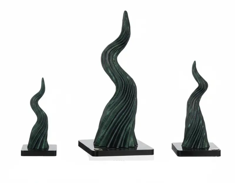 Ilary Queen Corno in PLA Verde Glitter con Base Plex H 16/19/26 cm