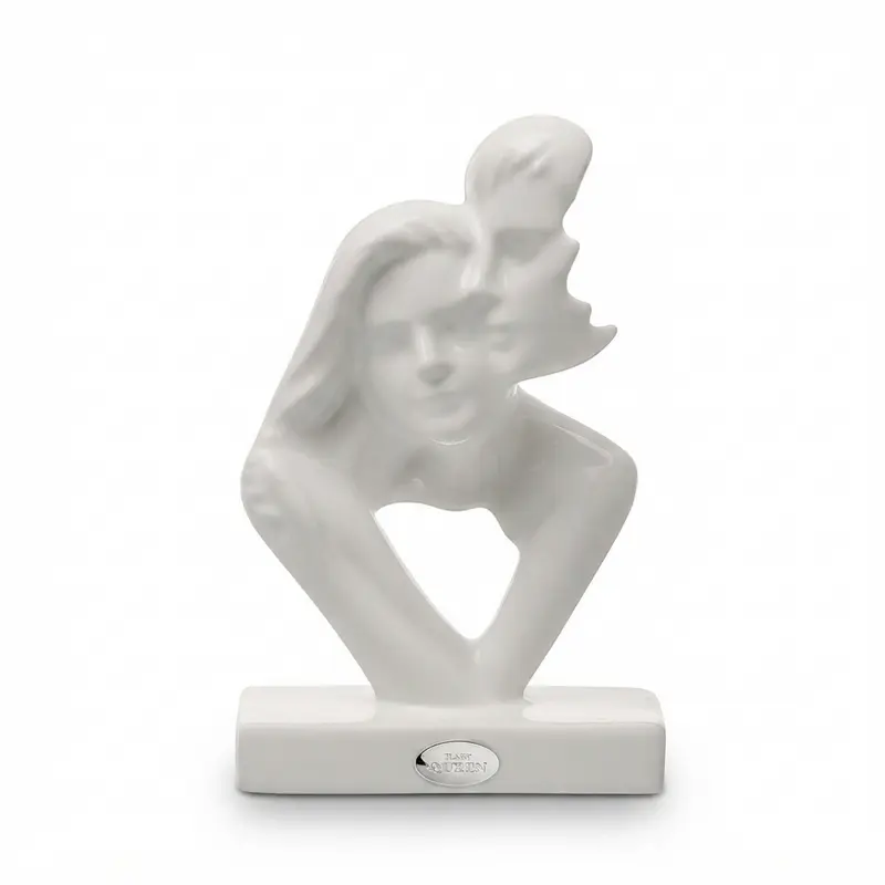 Ilary Queen Scultura Innamorati Porcellana Bianco Lucido 15,5 cm