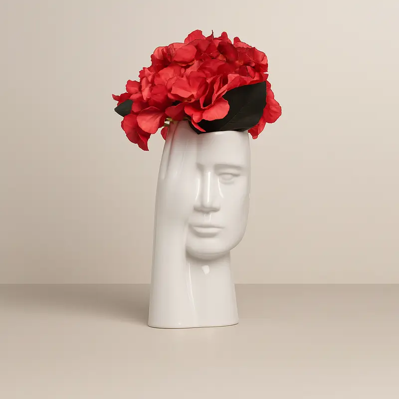 Ilary Queen Vaso Mano sul Volto Ceramica Lucida H27 cm