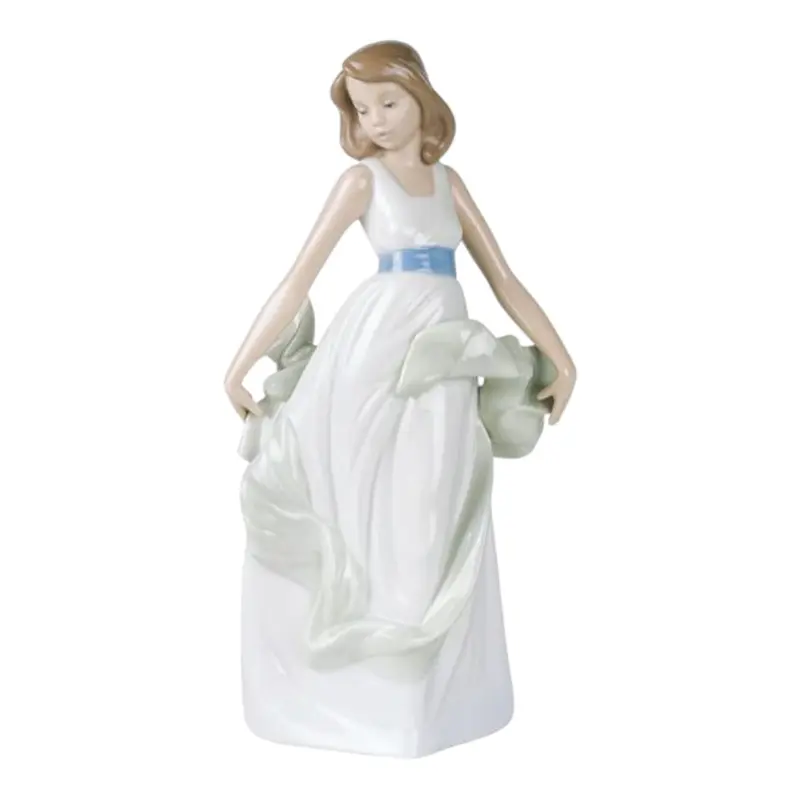 NAO by Lladrò Scultura Porcellana Camminando tra le Nuvole 27x13x11 cm