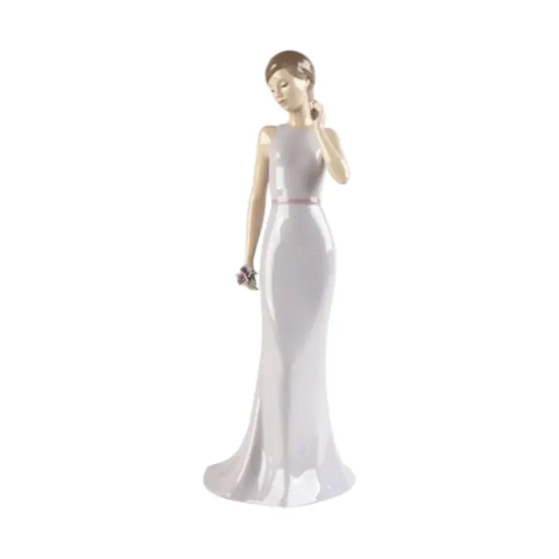 NAO by Lladrò Scultura Porcellana Dolce Eleganza con Fiore Rosa 30x12x11 cm