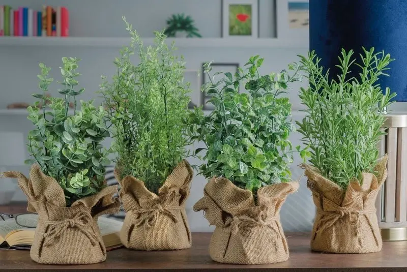 Piantina artificiale decorativa con vasetto in juta | rohome