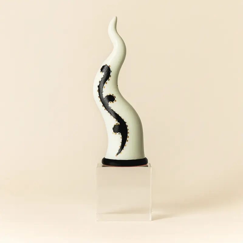 Sharon Corno Virgolette Porcellana su Cubo Cristallo H 19x5,5 cm Nero