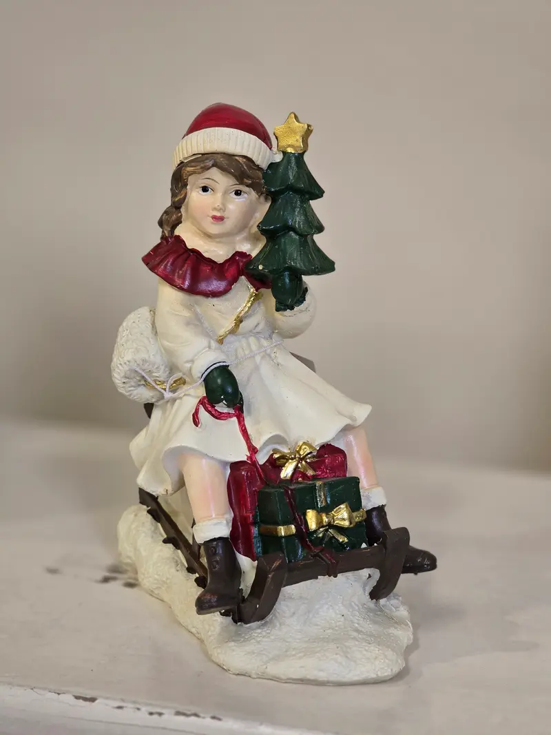 Statuetta natalizia bambina con slitta 10x6x12 cm