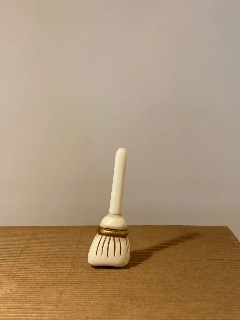Thun - Scopa limited edition in ceramica Presepe | rohome