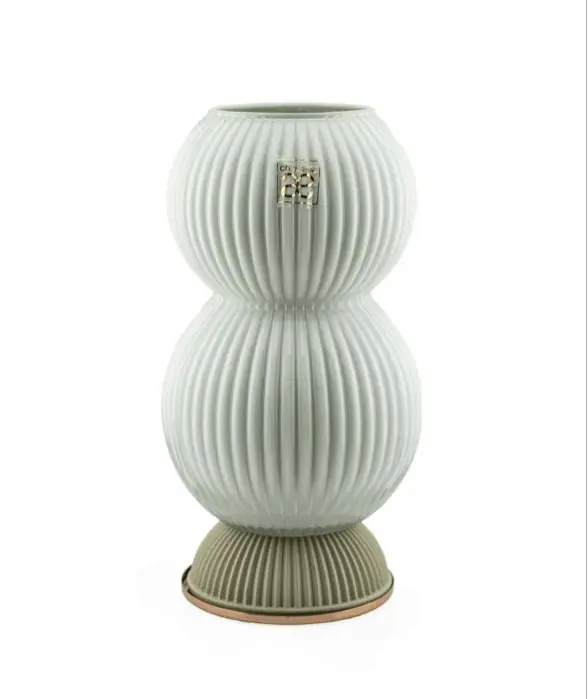 Vaso piccolo in vetro verde acqua con base in ceramica h.20cm | Rohome